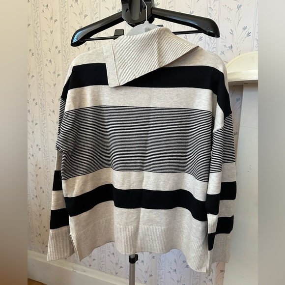 Liz Claiborne Ribbed Knit Sweater in Tan and Black - Picture 2 of 8